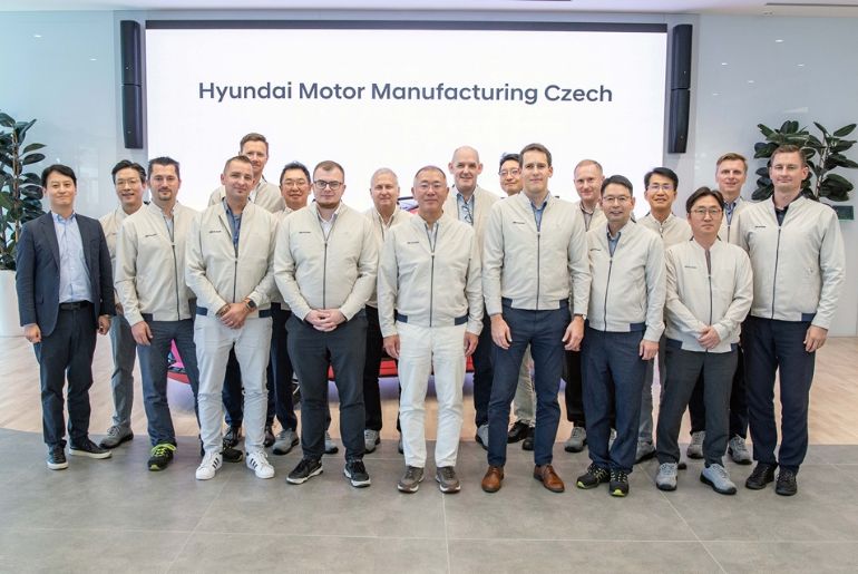 Hyundai Chairman Visits Czech EV Plant, Reviews European Operations