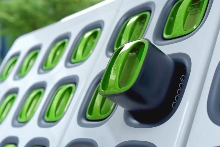 Battery Swapping vs. Plug-in Charging: The Infrastructure Showdown in India's EV Landscape (2025)