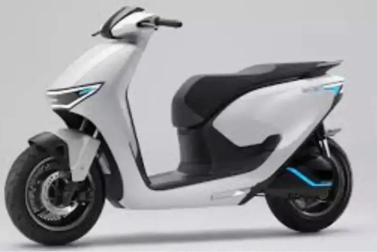 Honda Activa EV debuts, college favorite