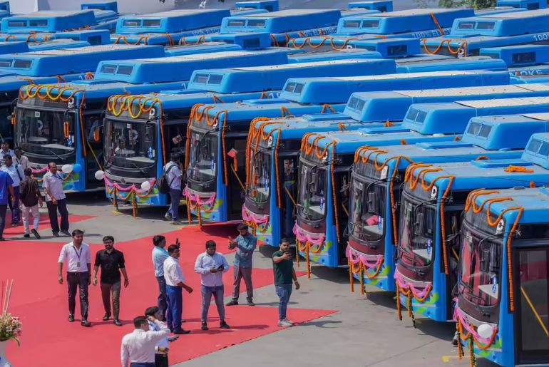 Delhi Receives First Batch of 950 Switch Mobility Electric Buses