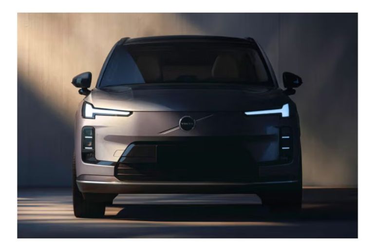 Volvo Launches New XC70 Long-Range Plug-In Hybrid