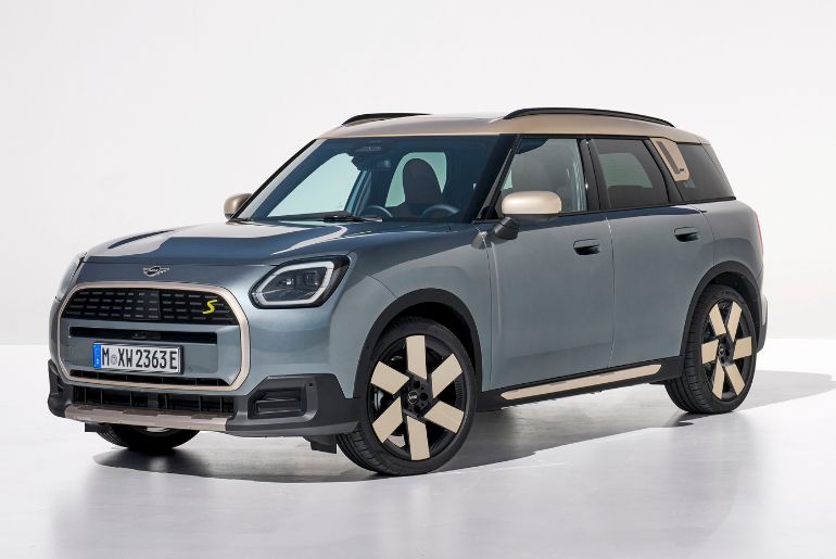 MINI Countryman SE ALL4 Completes Epic Electric Journey