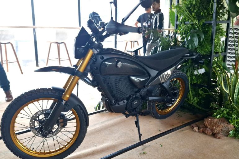 Royal Enfield Electrifies Motoverse 2025 With Flying Flea S6 Electric Scrambler Debut